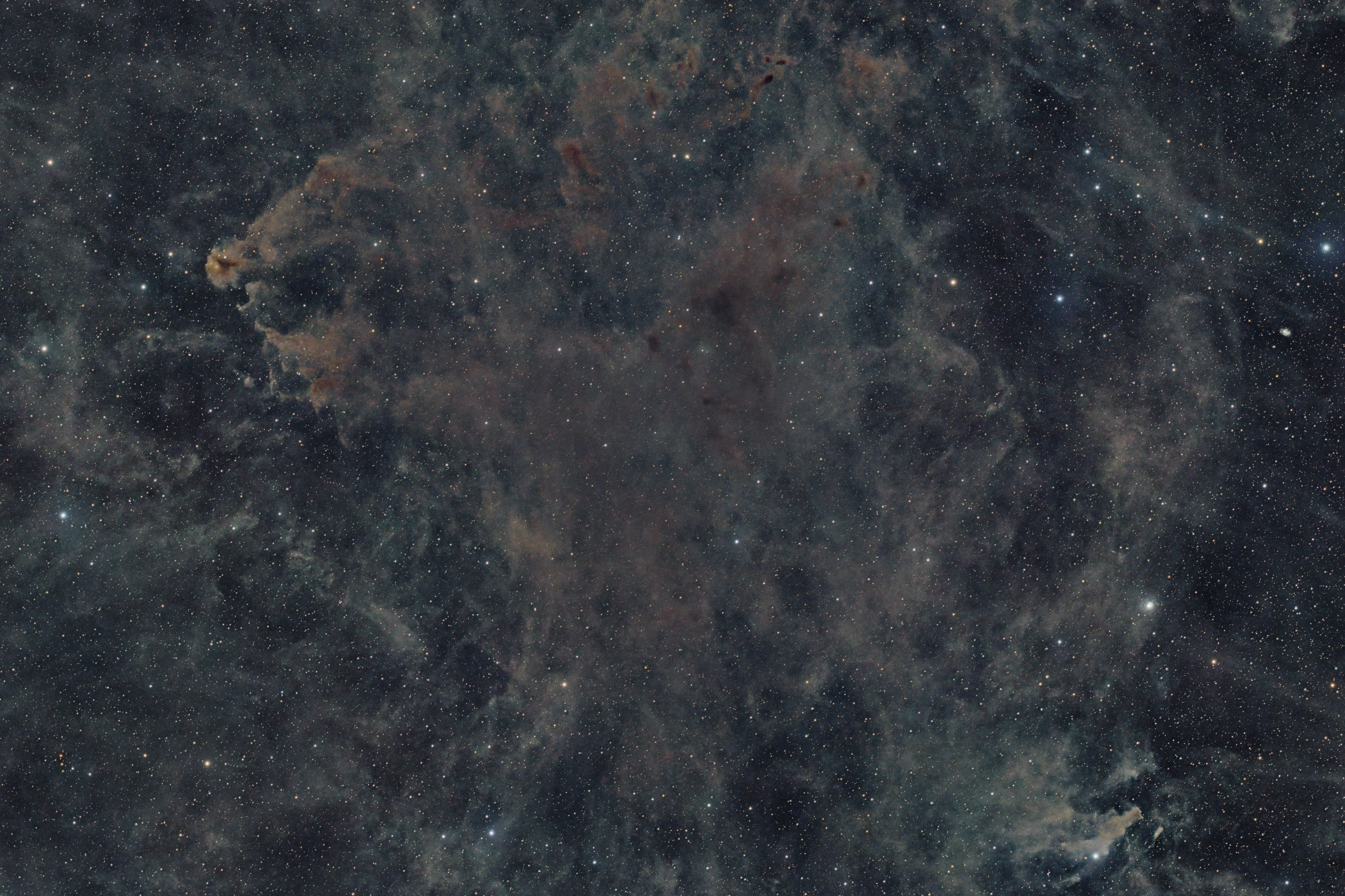 LBN 553 in Cepheus, a bright nebula